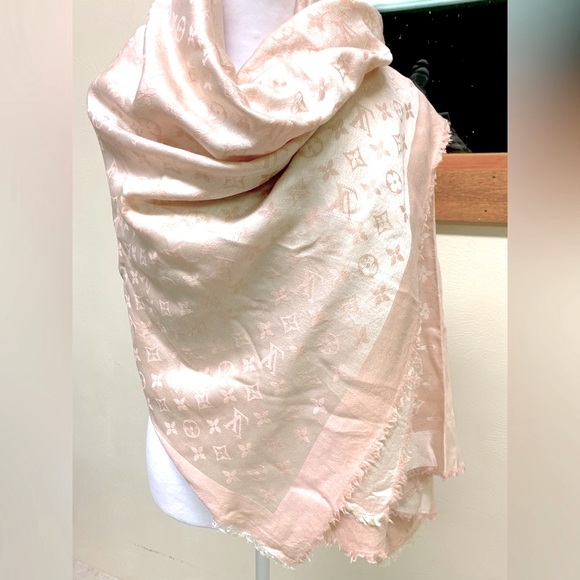 Auth Louis Vuitton Rose Pink Cream Monogram Denim Shawl Silk Wool Wrap Preloved - Picture 4 of 16
